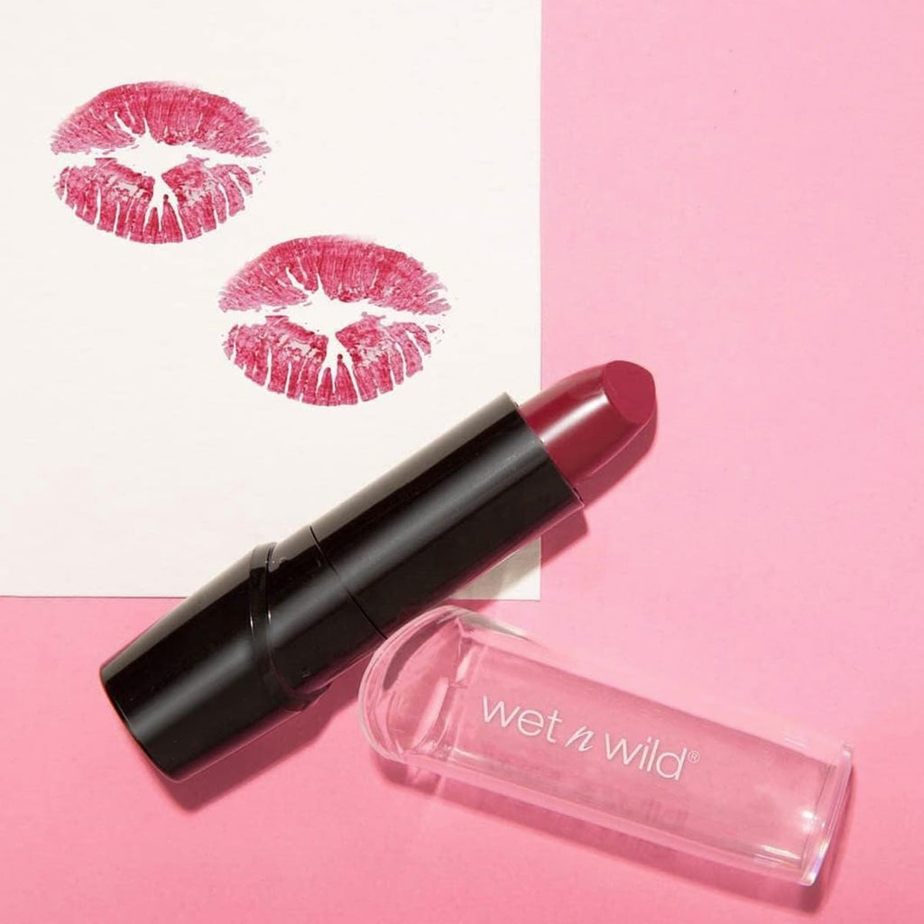 wet n wild Silk Finish Lipstick, Hydrating Rich Buildable Lip Color, Formulated with Vitamins A,E, & Macadamia for Ultimate Hydration, Cruelty-Free & Vegan - Just Garnet